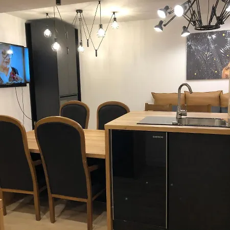 New Luxury Central 5b Апартаменти Брашов